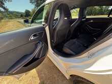 Mercedes-Benz Cla Cla 180 Amg Line