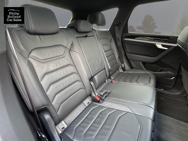 Volkswagen Touareg TDI V6 Black Edition - U10001