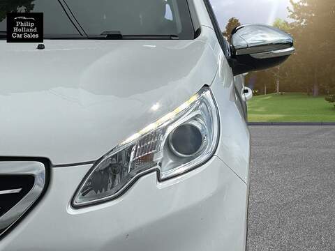 Peugeot 2008 PureTech Allure - U10011