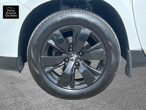 Peugeot 2008 PureTech Allure - U10011