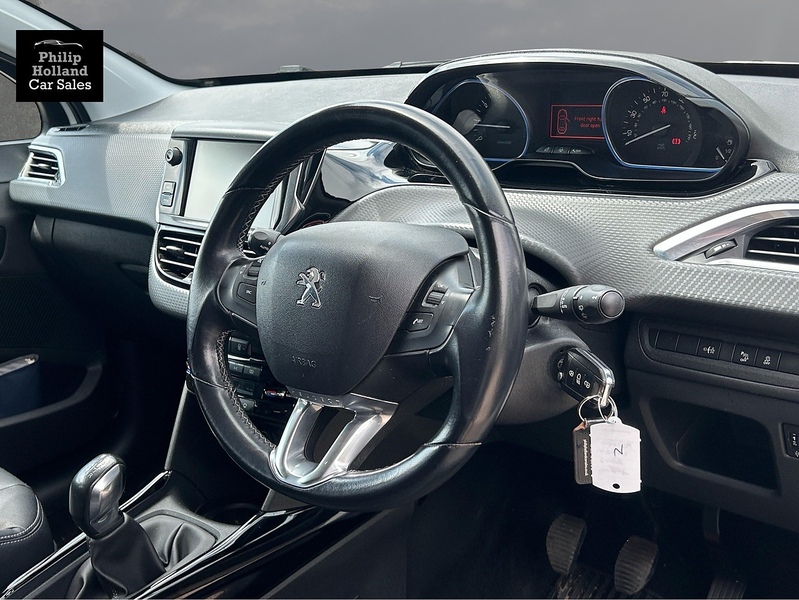 Peugeot 2008 PureTech Allure - U10011