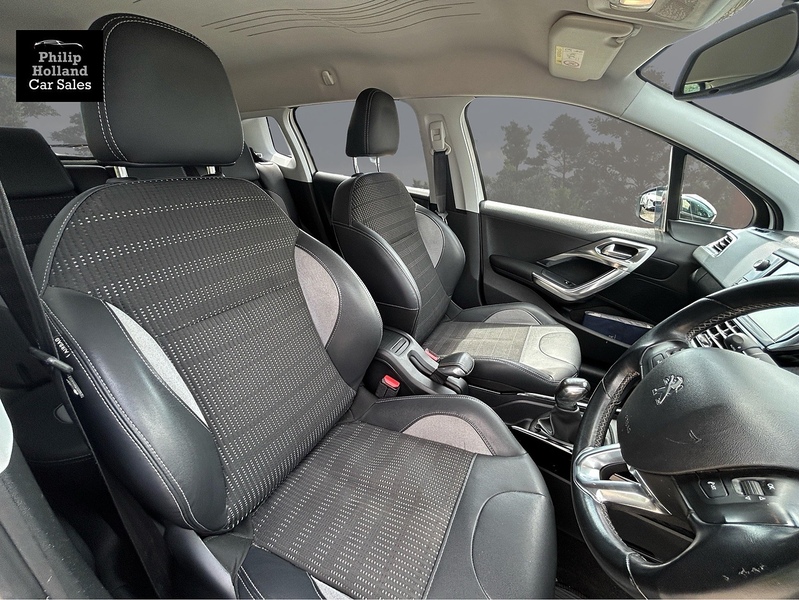 Peugeot 2008 PureTech Allure - U10011