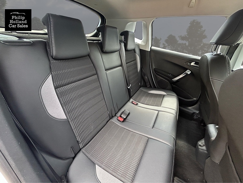 Peugeot 2008 PureTech Allure - U10011