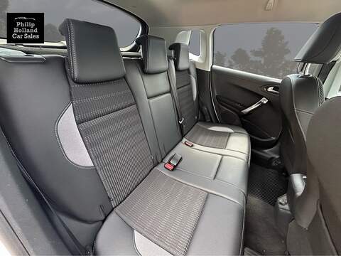 Peugeot 2008 PureTech Allure - U10011