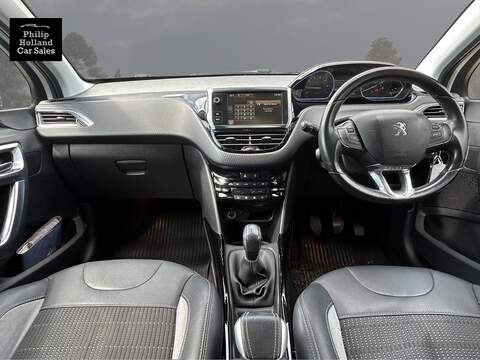 Peugeot 2008 PureTech Allure - U10011