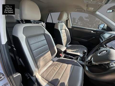 Volkswagen T-Roc TDI SE - U10014