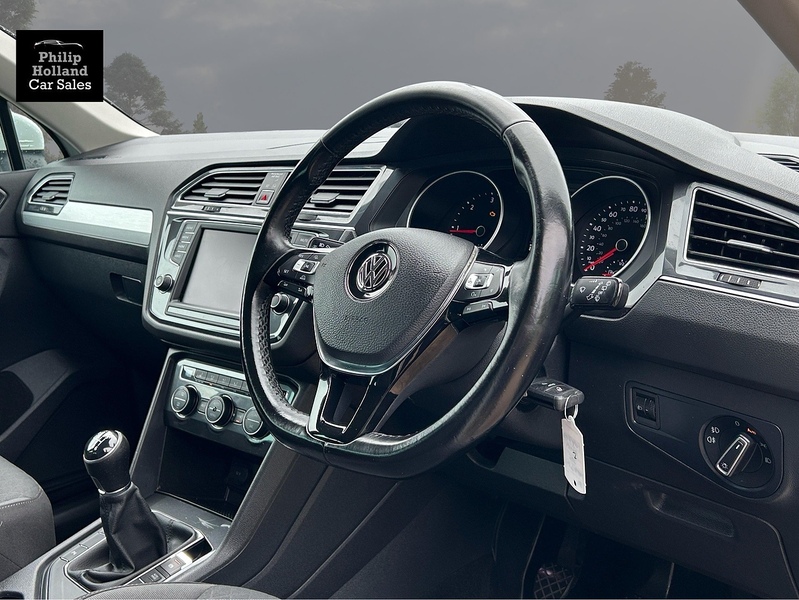 Volkswagen Tiguan TDI BlueMotion Tech SE - U10058