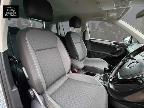 Volkswagen Tiguan TDI BlueMotion Tech SE - U10058