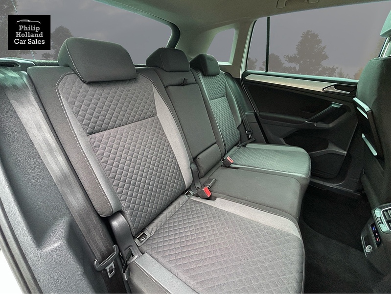 Volkswagen Tiguan TDI BlueMotion Tech SE - U10058