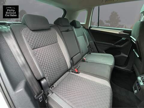 Volkswagen Tiguan TDI BlueMotion Tech SE - U10058