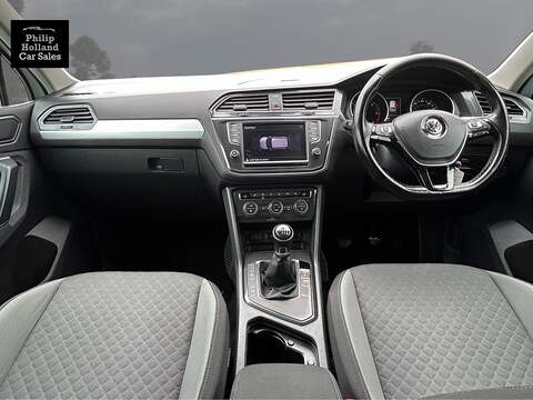 Volkswagen Tiguan TDI BlueMotion Tech SE - U10058