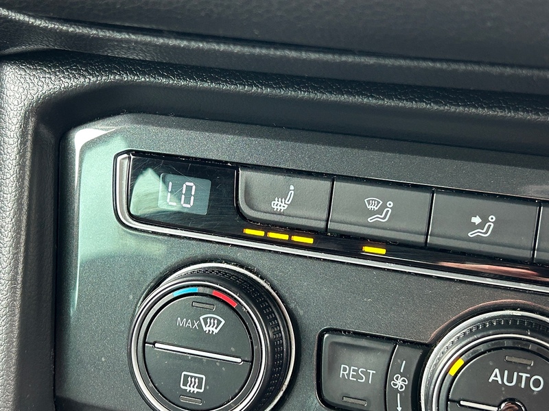 Volkswagen Tiguan TDI BlueMotion Tech SE - U10058