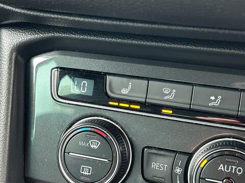 Volkswagen Tiguan TDI BlueMotion Tech SE - U10058