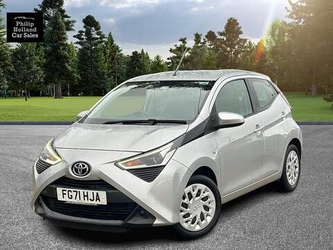 Toyota AYGO 1.0 VVT-i x-play Hatchback 5dr Petrol Manual Euro 6 (s/s) (71 ps)
