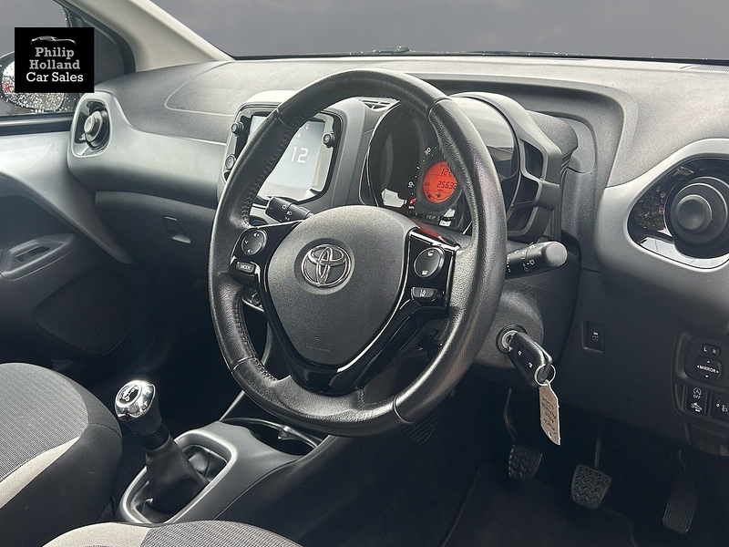 Toyota AYGO VVT-i x-play - U10091