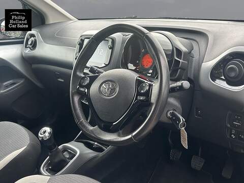 Toyota AYGO VVT-i x-play - U10091