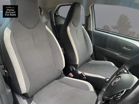 Toyota AYGO VVT-i x-play - U10091