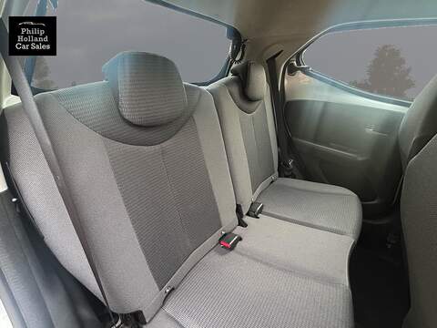 Toyota AYGO VVT-i x-play - U10091