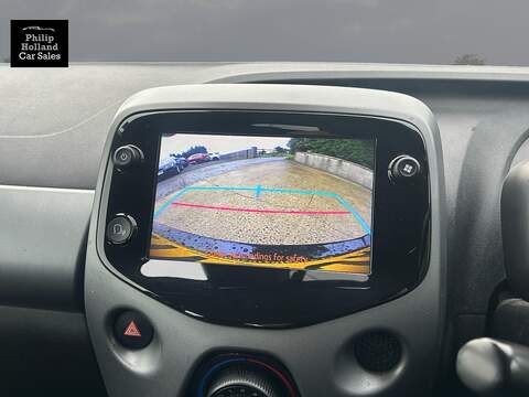 Toyota AYGO VVT-i x-play - U10091