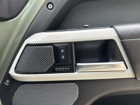 Land Rover Defender 110 D300 MHEV X-Dynamic HSE - U9228