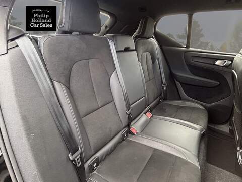 Volvo XC40 D3 R-Design Pro - U9628