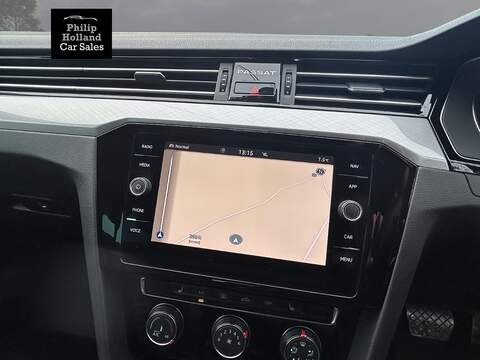 Volkswagen Passat TDI SEL - U9759