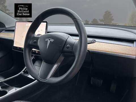 Tesla Model 3 Standard Range Plus - U9828