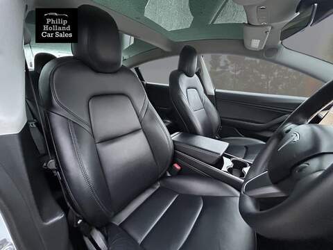 Tesla Model 3 Standard Range Plus - U9828
