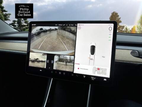 Tesla Model 3 Standard Range Plus - U9828