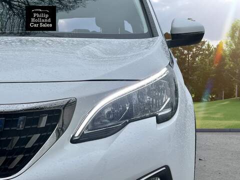 Peugeot 3008 PureTech Allure - U9831