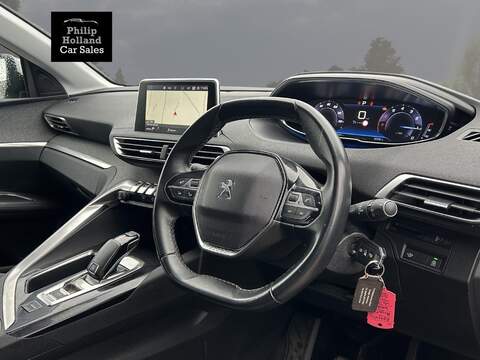 Peugeot 3008 PureTech Allure - U9831