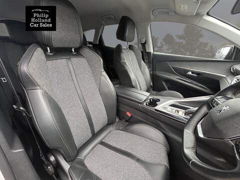 Peugeot 3008 PureTech Allure - U9831