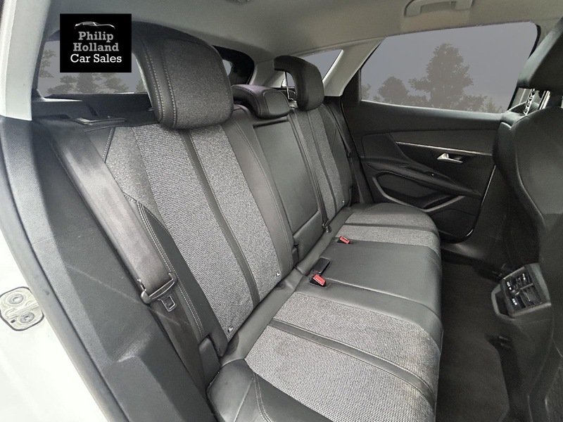 Peugeot 3008 PureTech Allure - U9831