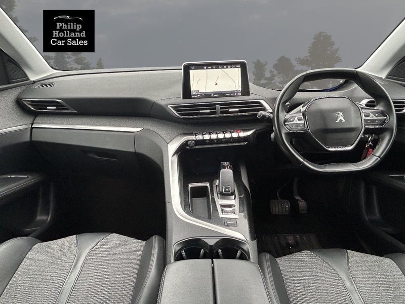 Peugeot 3008 PureTech Allure - U9831