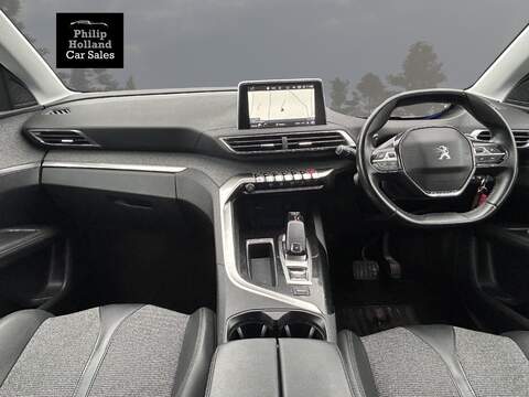 Peugeot 3008 PureTech Allure - U9831