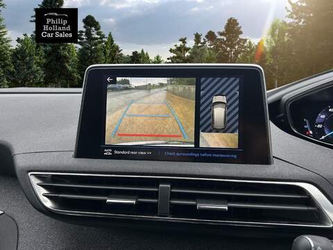 Peugeot 3008 PureTech Allure - U9831