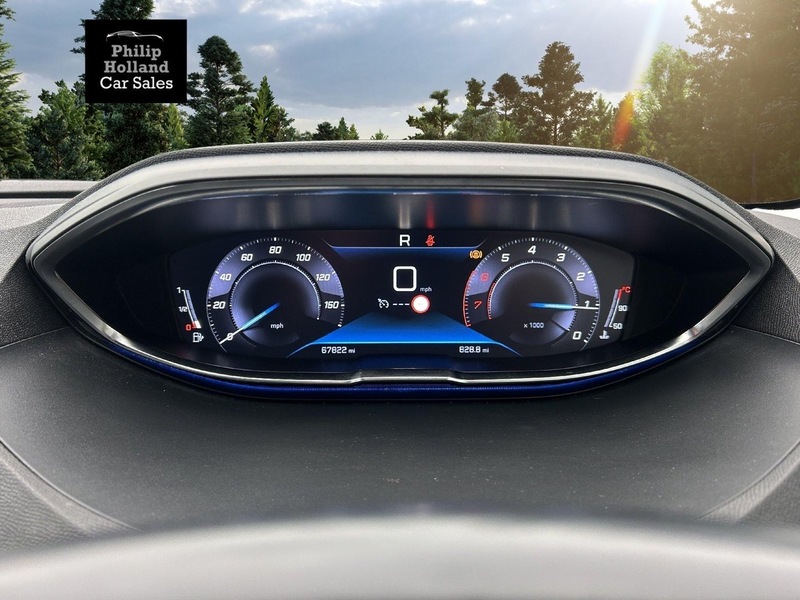 Peugeot 3008 PureTech Allure - U9831