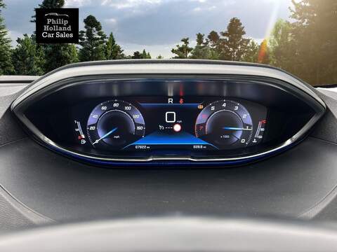 Peugeot 3008 PureTech Allure - U9831