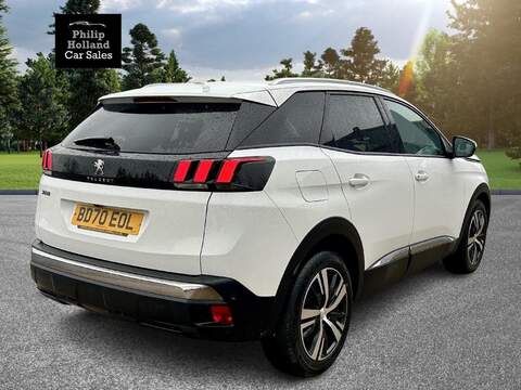 Peugeot 3008 PureTech Allure - U9831