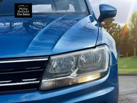 Volkswagen Tiguan TDI BlueMotion Tech SE Navigation - U9864