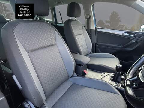 Volkswagen Tiguan TDI BlueMotion Tech SE Navigation - U9864