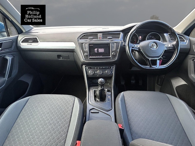 Volkswagen Tiguan TDI BlueMotion Tech SE Navigation - U9864