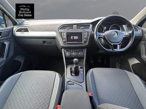 Volkswagen Tiguan TDI BlueMotion Tech SE Navigation - U9864