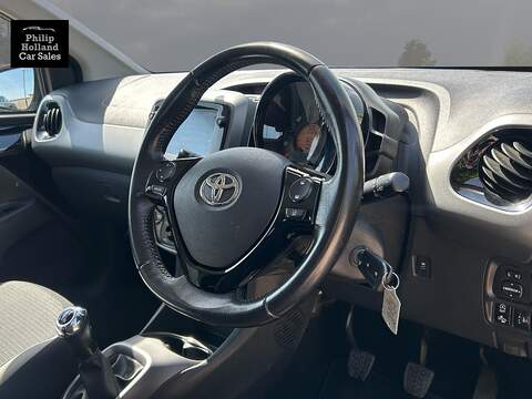 Toyota AYGO VVT-i x-play - U9887