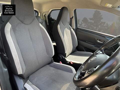 Toyota AYGO VVT-i x-play - U9887