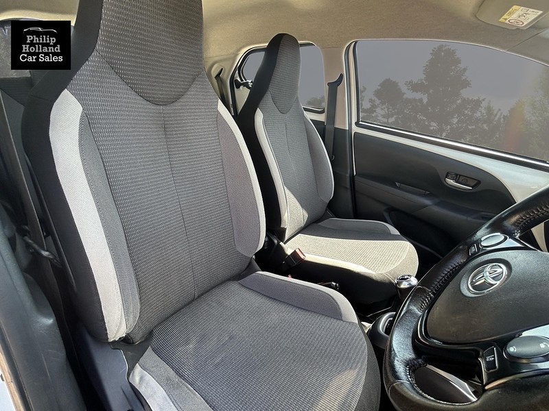 Toyota AYGO VVT-i x-play - U9889