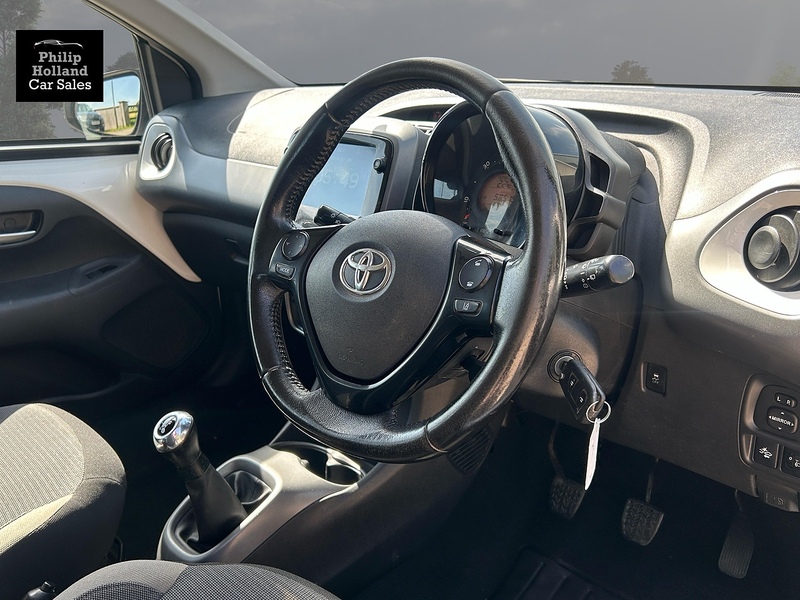Toyota AYGO VVT-i x-play - U9889