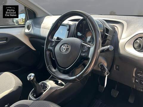 Toyota AYGO VVT-i x-play - U9889