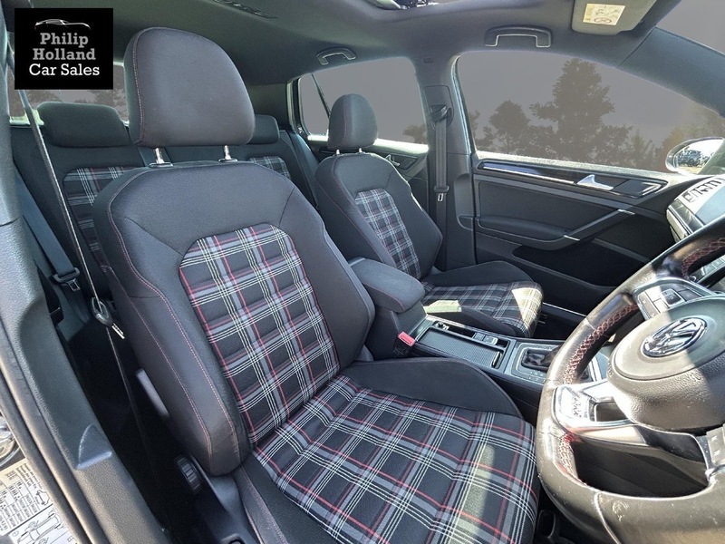 Volkswagen Golf TSI BlueMotion Tech GTI Performance - U9895
