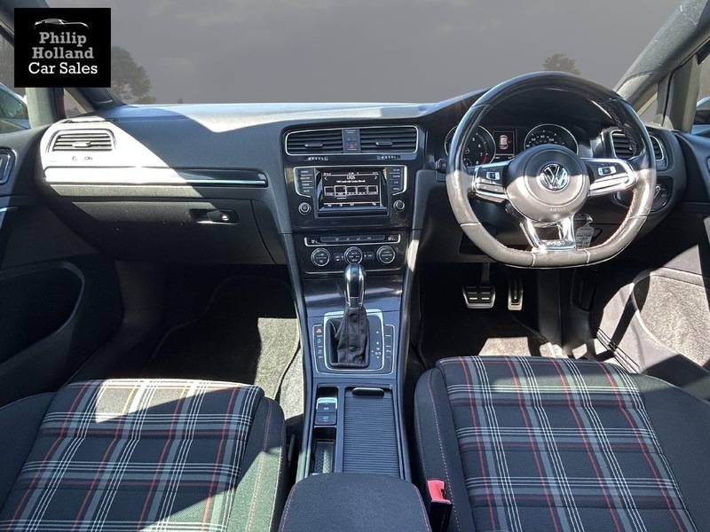 Volkswagen Golf TSI BlueMotion Tech GTI Performance - U9895